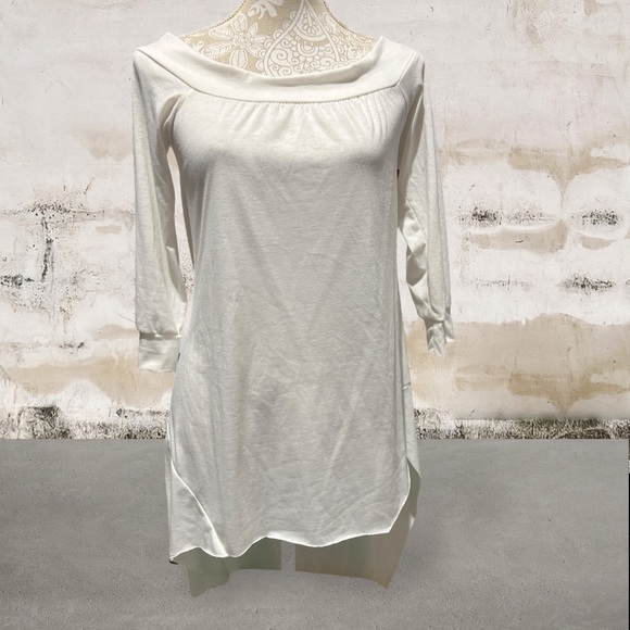Annabelle Tops - Annabelle Women’s Size Medium Asymmetrical Off White Top